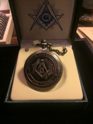 Freemason Master Mason Mans Pocket Watch Gold Tone Square & Compasses