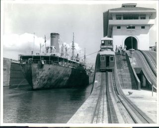 Panama Canal Locomotives Narrow Passage Miraflores Locks Ship Photo 8x10