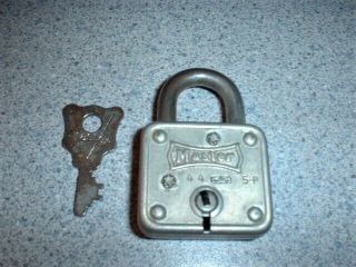 Vintage Master Lock Padlock One Key 1 3/4 "