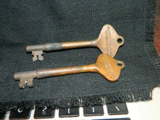 2 Vintage Antique R&E (Russell & Erwin) Mfg Co Skeleton Keys 224 4