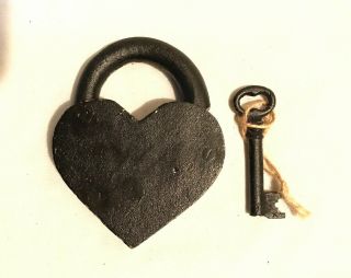 Large Cast Iron Heart Shaped Padlock with Key Heavy 2 Lbs 3