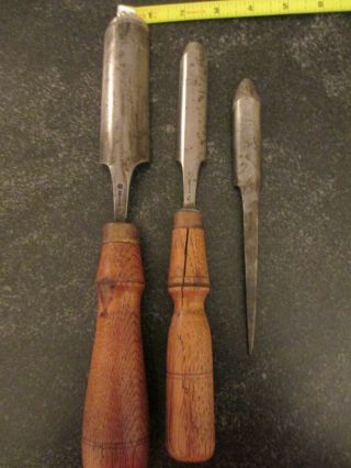 Set Of 3 Vintage Chisels W.  Butcher Cast Steel - (1) 1 1/4 And (2) 3/4 In Size