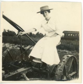 1912 Photo Maryland Chesapeake Bay Woman Tractor Kent Island Stevensville Rr