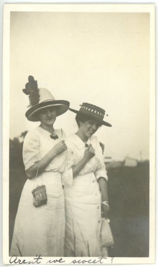1912 Photo Maryland Chesapeake Bay 2 Women Girlfriends Eating Candy Kent Island