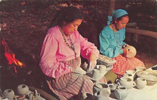 Postcard Native American Indian Oconaluftee Cherokee Women Making Pottery N.  C