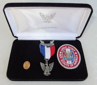 Bsa Boy Scouts Of America Eagle Medal W/ribbon Patch Pin Case Box