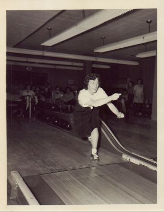 9 Vintage 1950 ' s Photos of Girls Women ' s BOWLING TEAM Champs Ohio NAMES 2