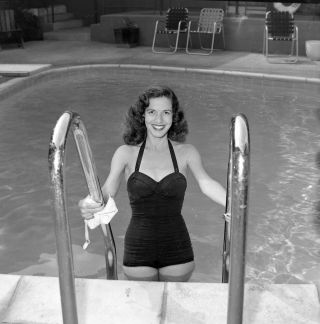 Sq334 Photo Negative 2 1/4 " 1950s ? Woman Bathing Suit Out Of Pool