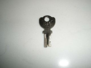 Vintage Crest Lock Co.  Inc.  Replacement Key No.  70 Silver USA Made 4
