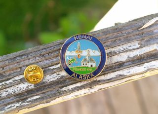 Kenai Alaska Founded In 1791 Oil Rig Salmon Gold Tone Metal Enamel Pin Pinback