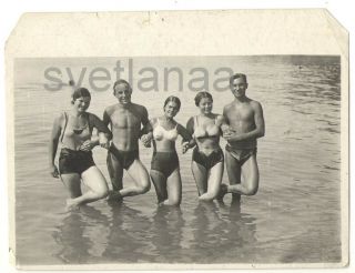 1938 Beach Sea Handsome Young Men Women Guys Shirtless Trunks Gay Vintage Photo