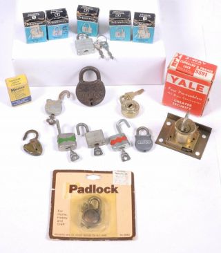 Lof Of (15) Vintage Miniature Padlocks W/keys Master Yale Bison Boxed