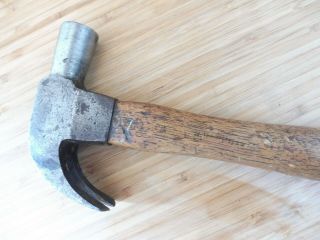 VINTAGE WOODEN HANDLED 1LB 6OZ CLAW HAMMER MARKED VICTOR BRITAIN ???? 2