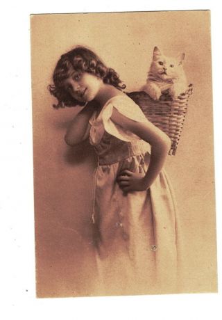 Mc3245 Famous Model Grete Reinwald Sister Hanni With Her Cat In A Basket Printed
