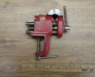 Old Tools,  Unsigned 3lbs.  7.  5oz.  Anvil Bench Vise,  2 - 1/2 " Jaws,  2 - 1/2 " Capacity