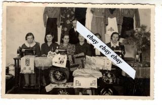 1920 - S Ladies W Singer Sewing Machines Vintage Photo Postcard - Size