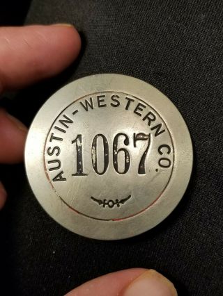 Antique Austin Western Conpany Badge 1067 Historic 1st Road Machinery Co Of Usa