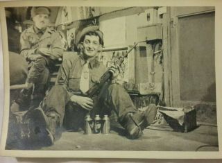 Vintage Old Post War Photo Us Army Soldier Holding Rifle Gun Box Of Schlitz Beer