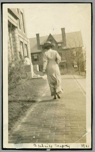 790 Mystery Woman In Retreat,  Vintage Antique 1911 Photo