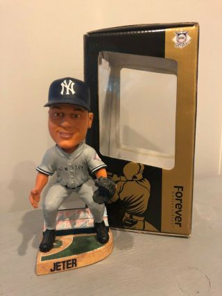 Derek Jeter Forever Collectibles Bobblehead 26/5,  000,  York Yankees 2003