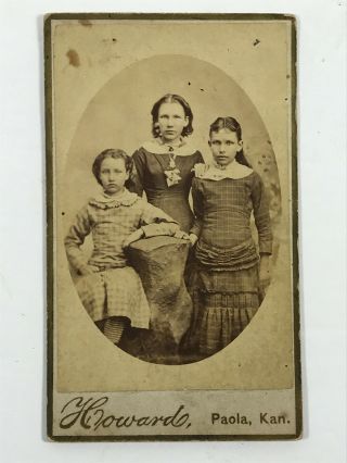 Antique Cdv Carte De Viste Three Young Girls Sister Howard Paola Kansas Ks