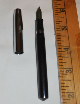 Vintage Sheaffer Fountain Pen M Tip Made In Usa Black And Chrome Color