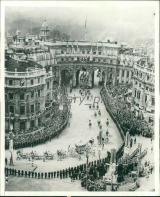 1937 Great View Of Coronation Procession News Service Photo