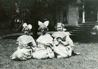 Zz658 Vtg Photo Twins Twin Girls,  Big Sister,  Three Girls W Fans C Early 1900 