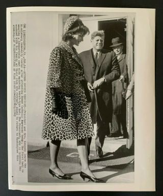 1962 Jacqueline Jackie Kennedy Leopardskin Jfk Ap Newswire Press Photo