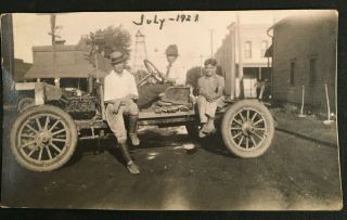 Vintage 1921 B&w Photo Of Antique Model T Without The Body 3617
