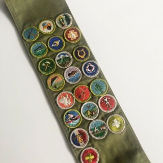 Vintage Boy Scouts BSA Sash 22 Merit Badges Patches 2