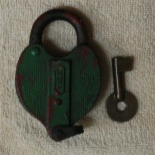Large Antique Yale Pad Lock Brass - With Key