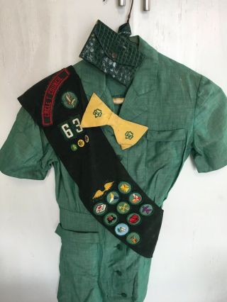 Vintage 1960’s Girl Scout Uniform,  Tie,  Coin Purse And Sash With Badges 7