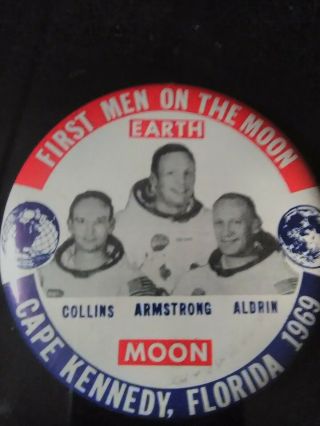 America Salutes First Man On The Moon 1969 Apollo 11 Pin Pinback Xi Button Orig