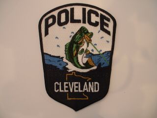 Cleveland (brown Spoon) Police Obsolete Cloth Shoulder Patch Minnesota Usa
