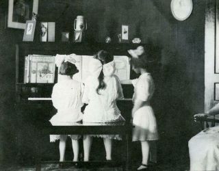 Zz657 Vtg Photo Three Girls Big Bows At The Piano C Early 1900 
