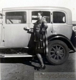 1928 Flapper Bonnie & Clyde Pose By The Car