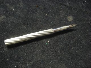 Vintage Unbranded 4 " Silver Tone Swirl Design Fountain Pen