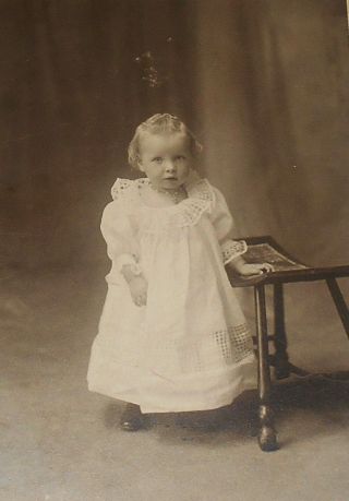 Antique Photo Pretty Little Girl Dressed In A Lacy Dress Waxahachie Texas 1900s