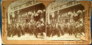 Photo Stereoview - Chinatown,  San Francisco - Reading The War News 1901