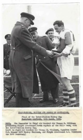 Raf Inter Station Hockey Final At Buckeburg Airfield - Vintage Press Photo 1951