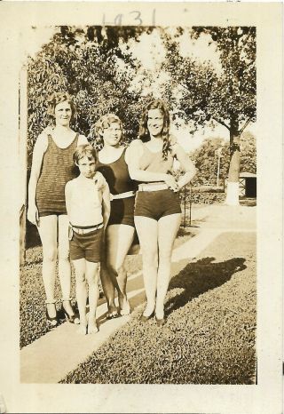 Vintage Photo Group Of Women Girl In Swimsuit Bathing Suit