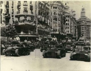 1939 Press Photo Tanks On The Streets Of Valencia,  Spain,  Spanish Civil War