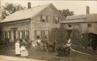 Brandon,  Vt Rppc The Family In Front Of Their House 1909