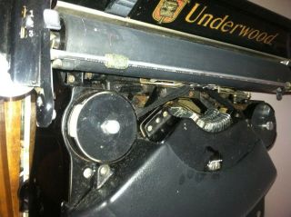 Vintage Underwood Noiseless Typewriter (1933) 3