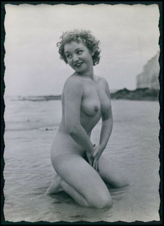 Pinup Pin Up Nude Woman Smiling Nudist Old 1950s Photo Postcard