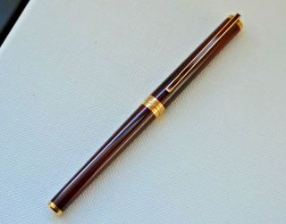 S.  T.  Dupont Laque De Chine Fountain Pen 18k Gold Nib