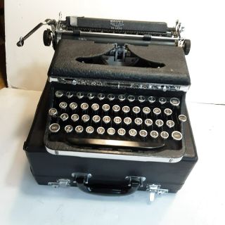 C1930s Black Royal Deluxe Portable Typewriter W/glass Keys W/case Model A616200