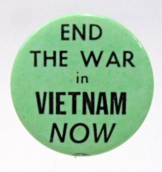 C.  1970 End The War In Vietnam Now Pinback Button Anti - Vietnam Peace Hippie ^