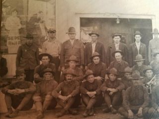 ANTIQUE WWI PHOTO OF A LARGE GROUP of SOLDIERS W/ BUGLE RAILROAD POSTER IN BACK 3